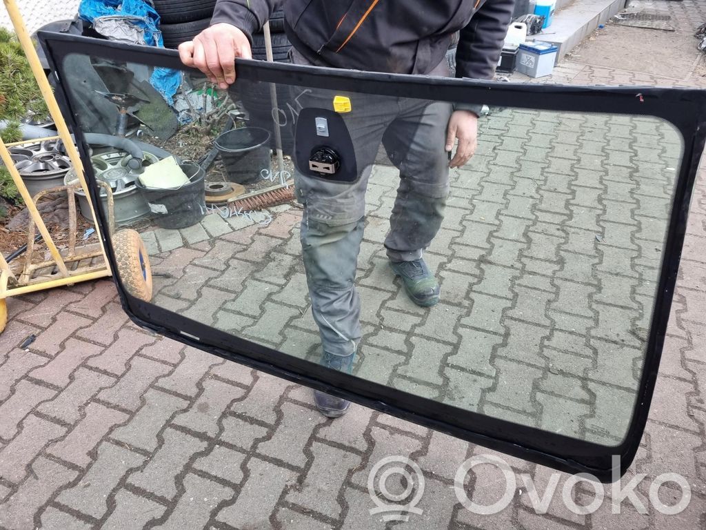 Nissan Qashqai Front windscreen/windshield window 