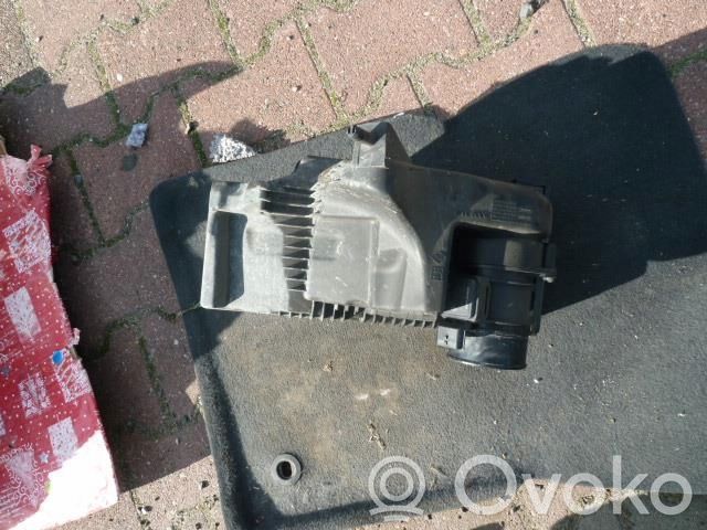 Renault Clio III Ilmansuodattimen kotelo 