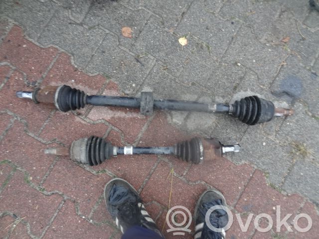 Opel Corsa D Etuvetoakseli 