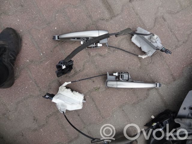 Peugeot 5008 Zamek drzwi przednich 