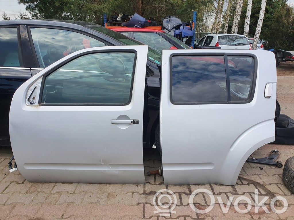Nissan Navara Puerta delantera 