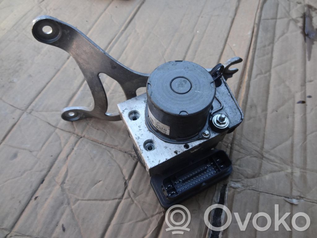 Opel Insignia B ABS bloks 