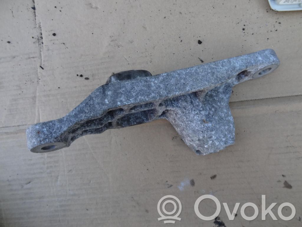 Ford Focus Gearbox mounting bracket 