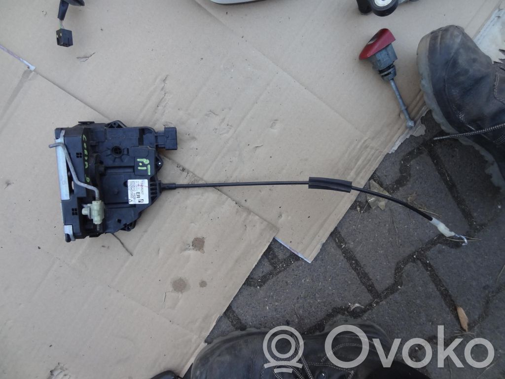 Opel Corsa D Aizmugurē slēdzene 