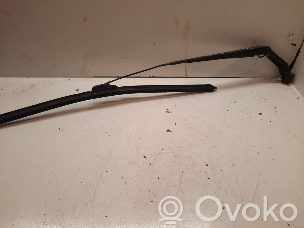 Front wiper blade arm