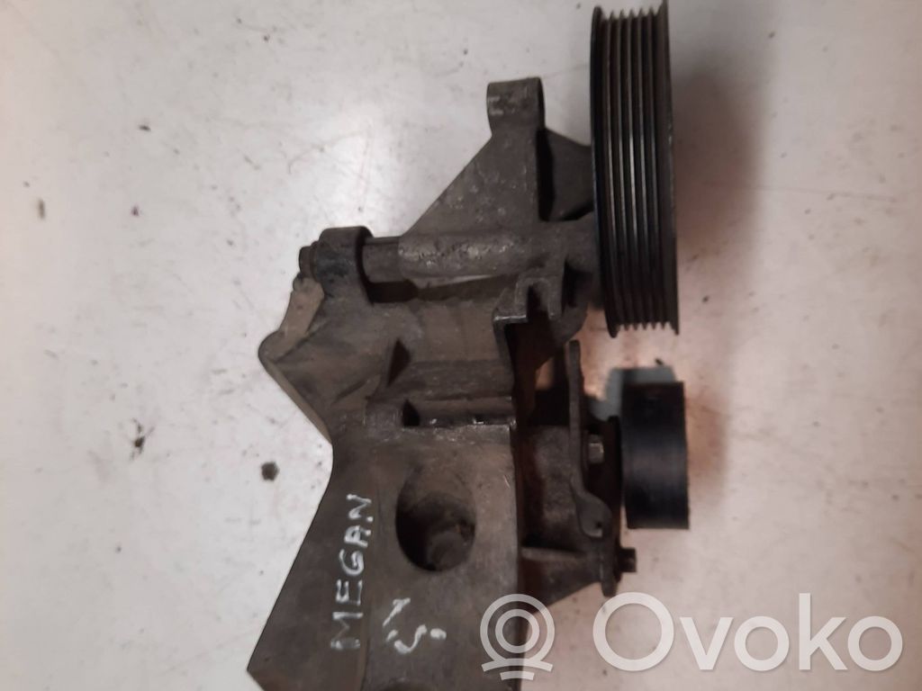 Engine mounting bracket   8200185605