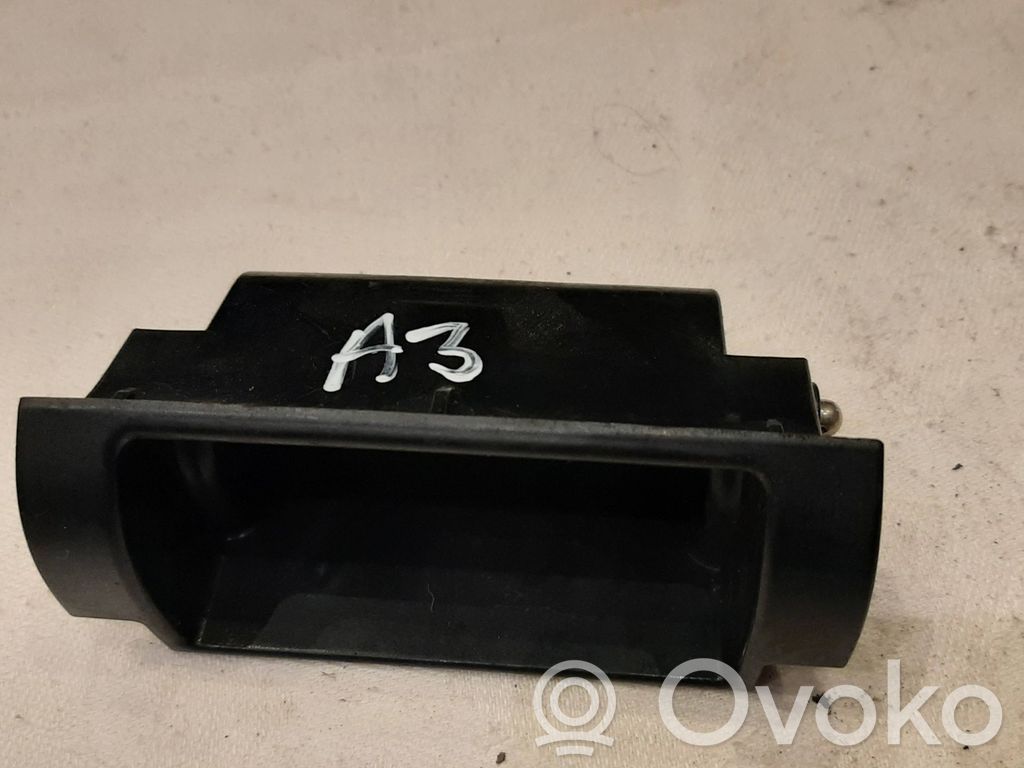 Audi A3 S3 8P Popielniczka deski rozdzielczej 