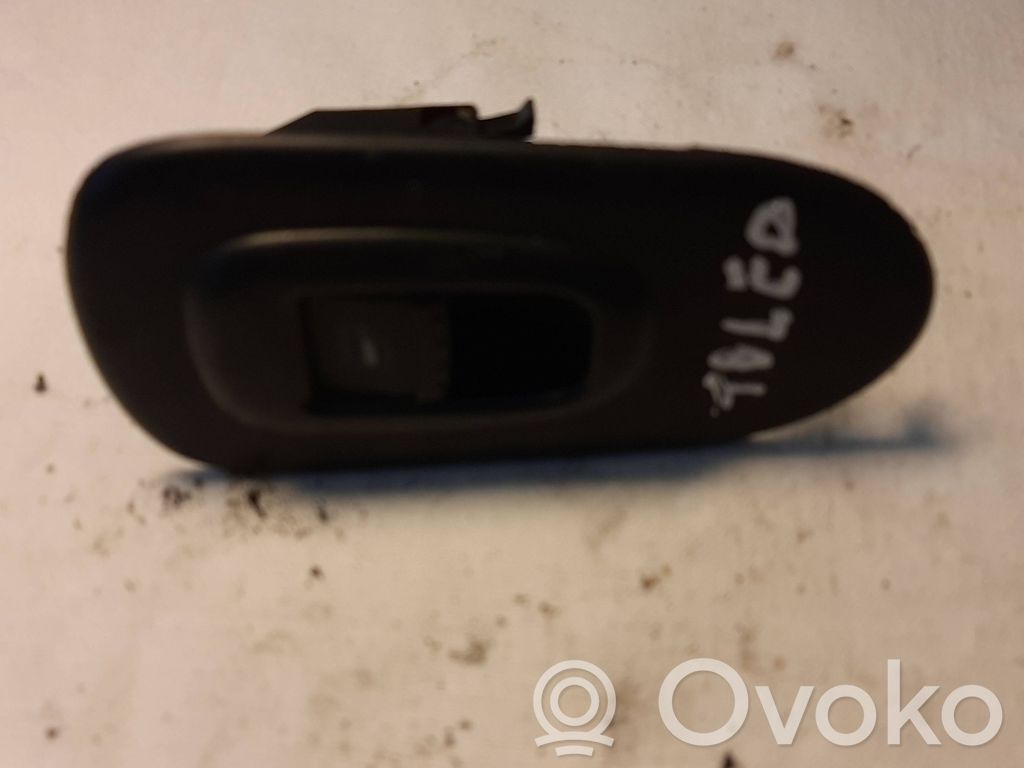 Seat Toledo II (1M) Electric window control switch 