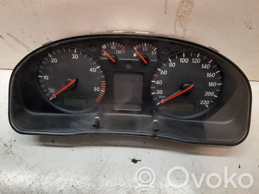 Volkswagen PASSAT B5 Licznik / Prędkościomierz 