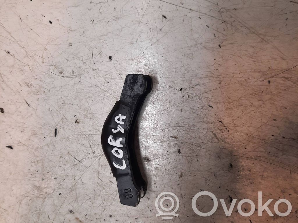 Opel Corsa D Sprauslas turētājs/pleciņš 