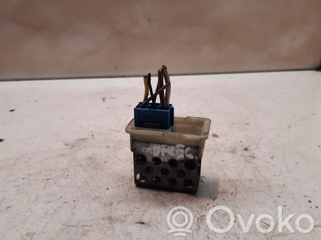 Opel Omega B1 Heater blower motor/fan resistor 