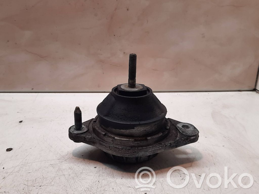 Audi 80 90 S2 B4 Engine mount bracket 