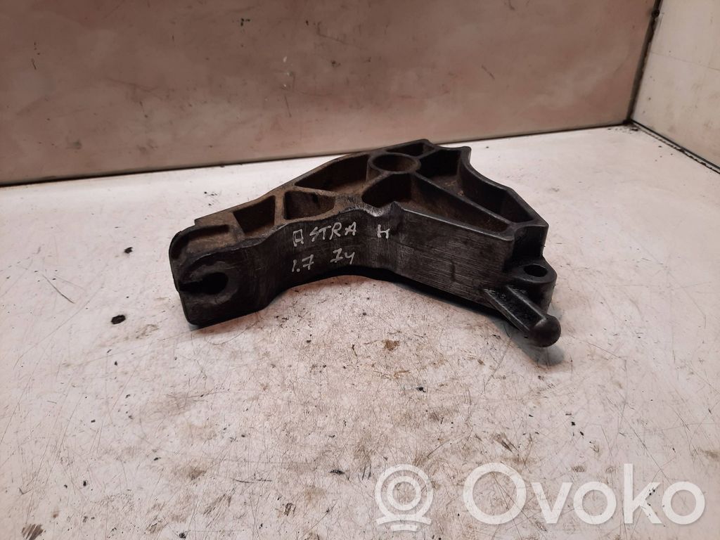 Opel Astra H Engine mounting bracket 