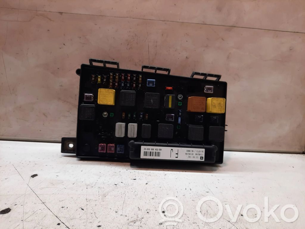 Opel Astra H Drošinātāju bloks 