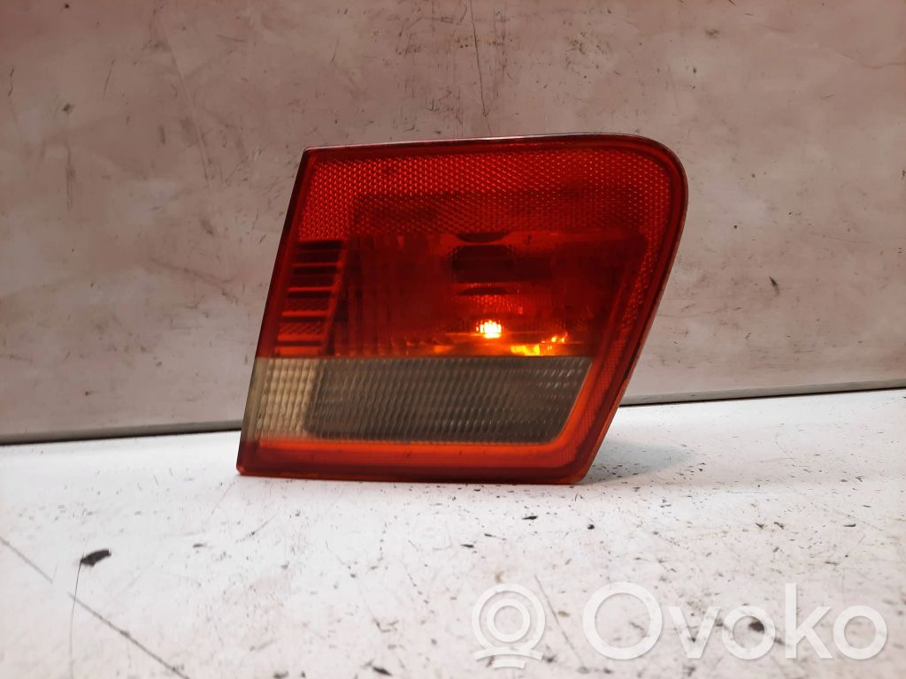 BMW 3 E46 Aizmugurējais lukturis pārsegā 