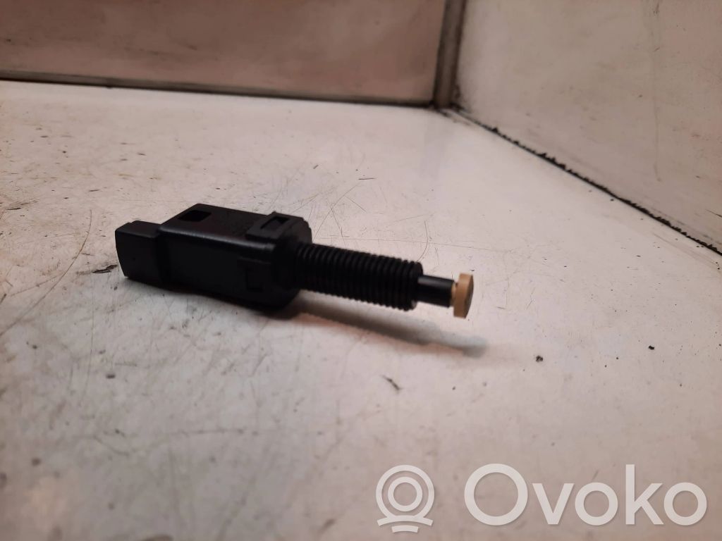 Volkswagen PASSAT B5 Brake pedal sensor switch 