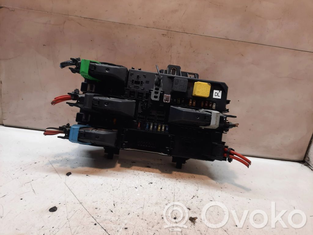 Opel Astra H Módulo de fusible 