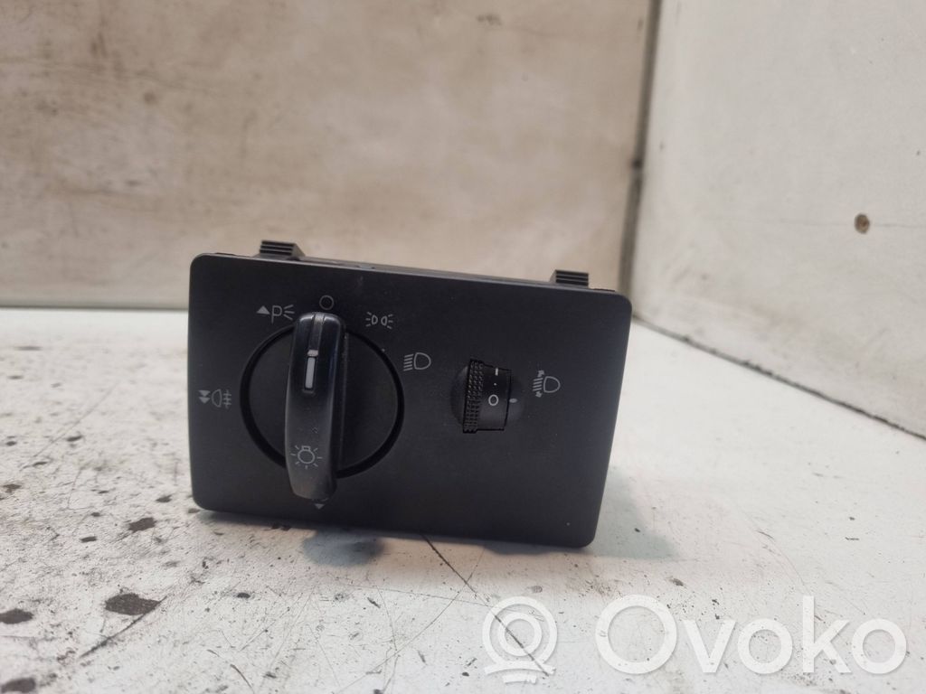 Ford Focus Light switch 