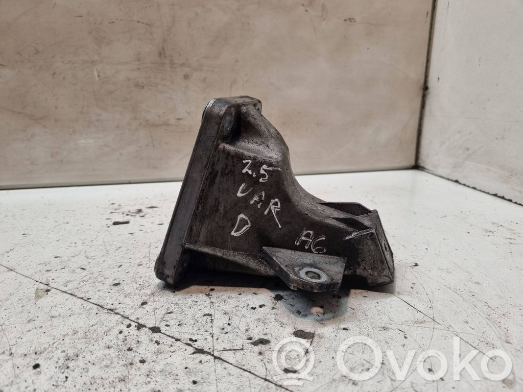 Audi A6 S6 C5 4B Engine mounting bracket 