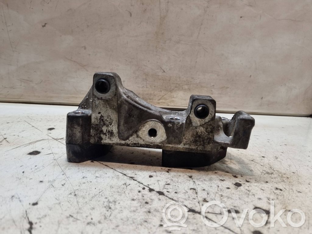 Peugeot 307 Engine mounting bracket 