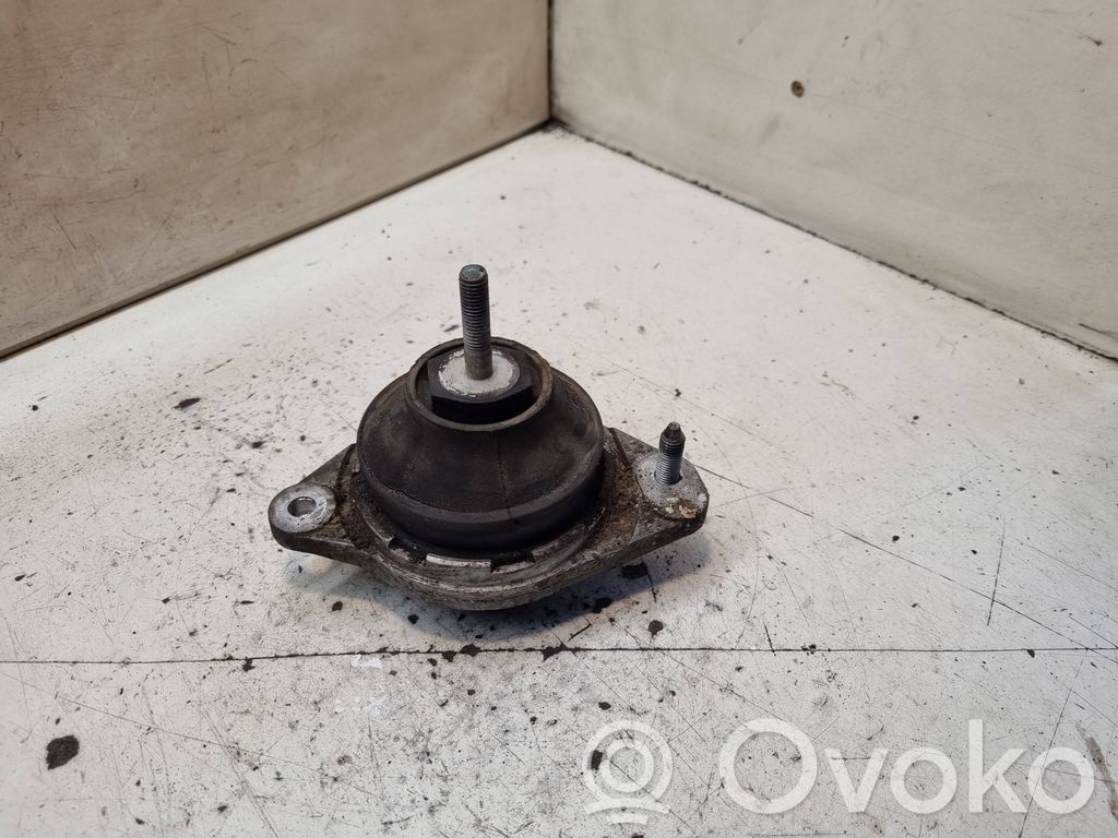 Audi 80 90 S2 B4 Engine mount bracket 