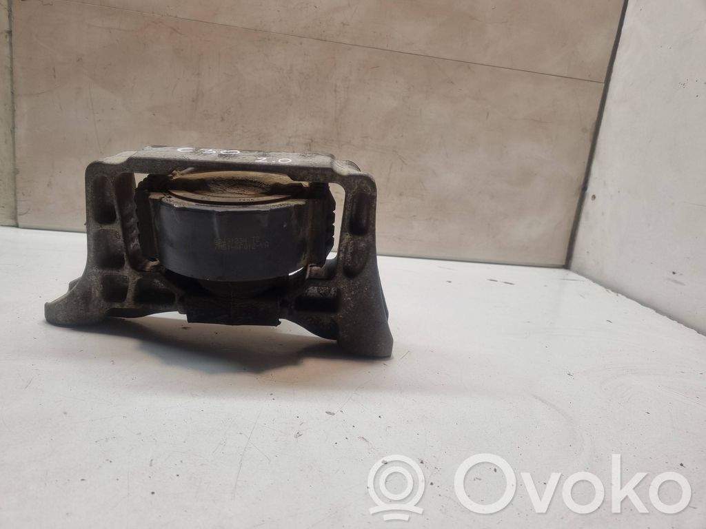 Volvo C30 Engine mount bracket 