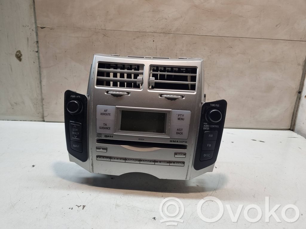 Toyota Yaris Radio/CD/DVD/GPS head unit 