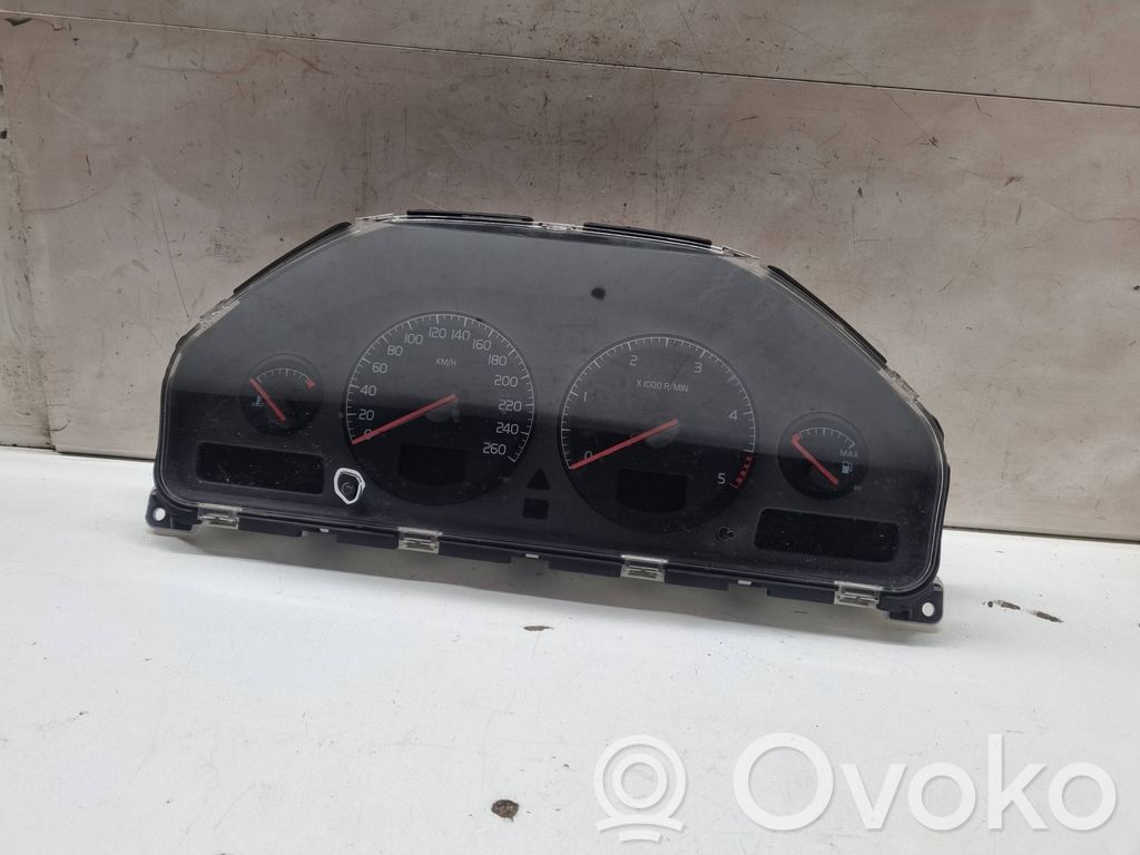 Volvo V70 Speedometer (instrument cluster) 