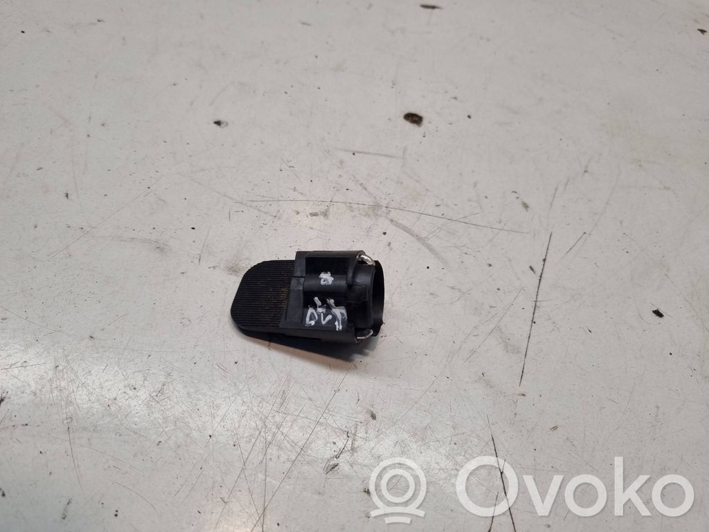 Volvo V70 Tail light bulb cover holder 