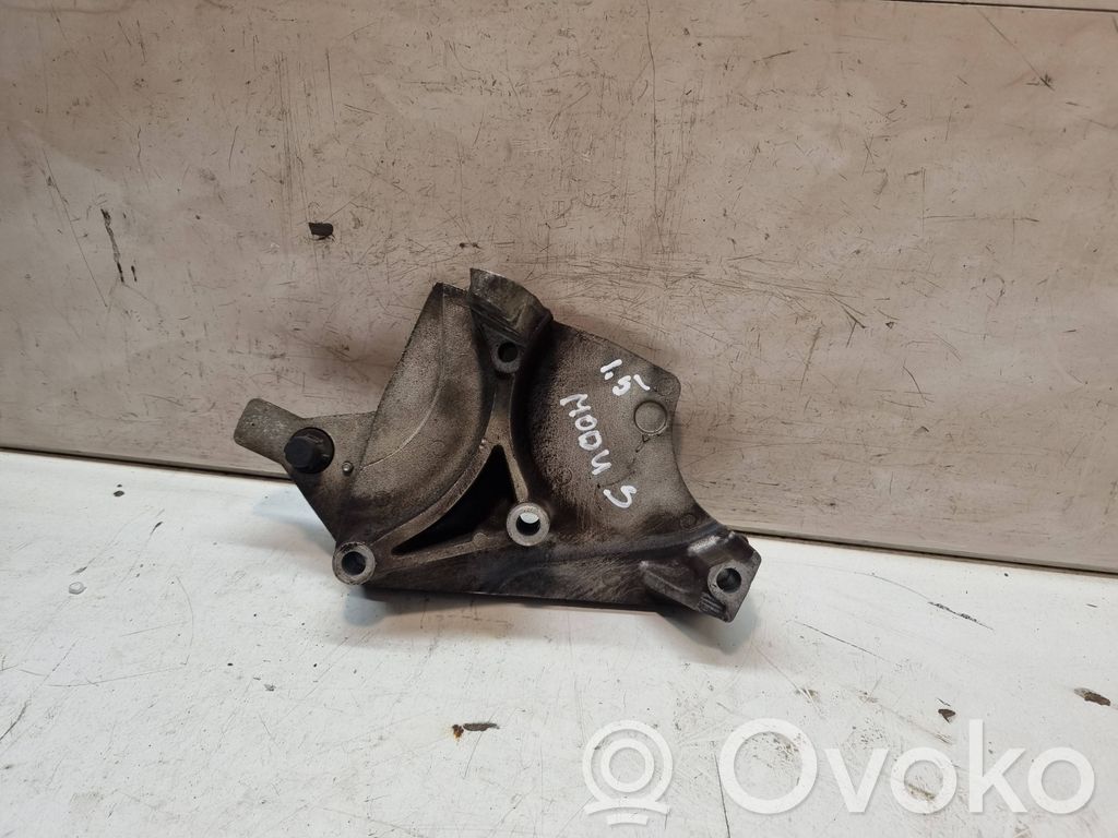 Renault Modus Engine mounting bracket 