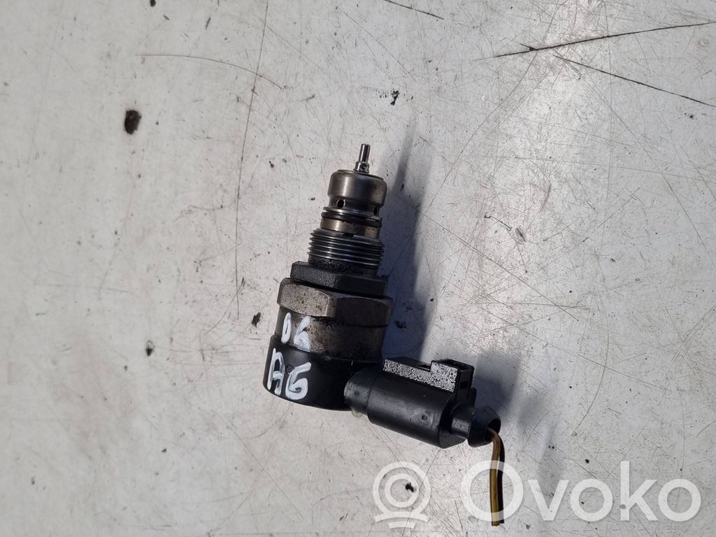 Régulateur de pression de carburant   057130764B,21241270,0281002665