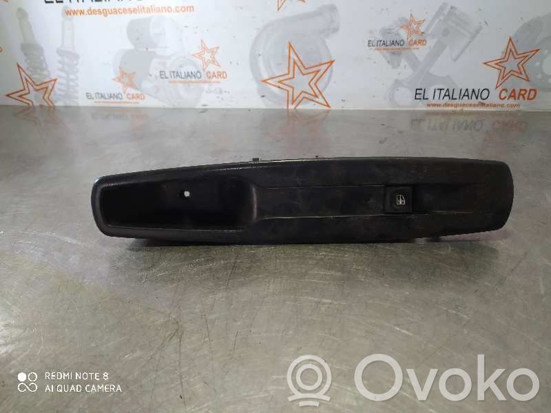 Renault Megane III Interruptor del elevalunas eléctrico 