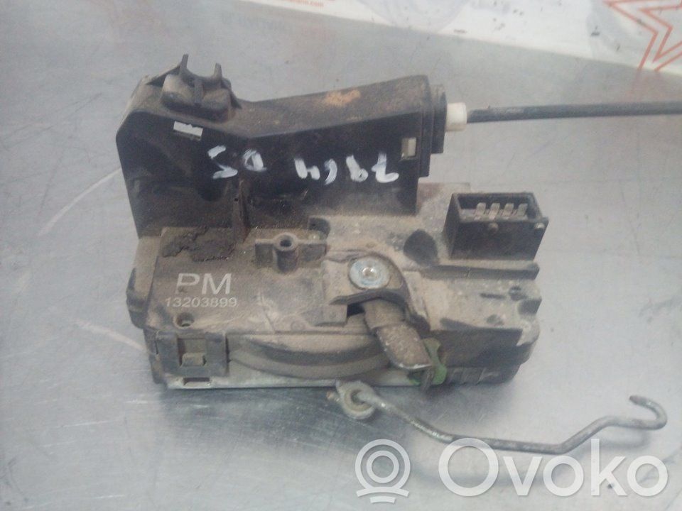 Opel Corsa C Priekšpusē slēdzene 