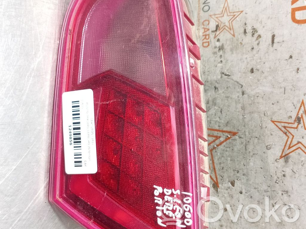 Tailgate rear/tail lights