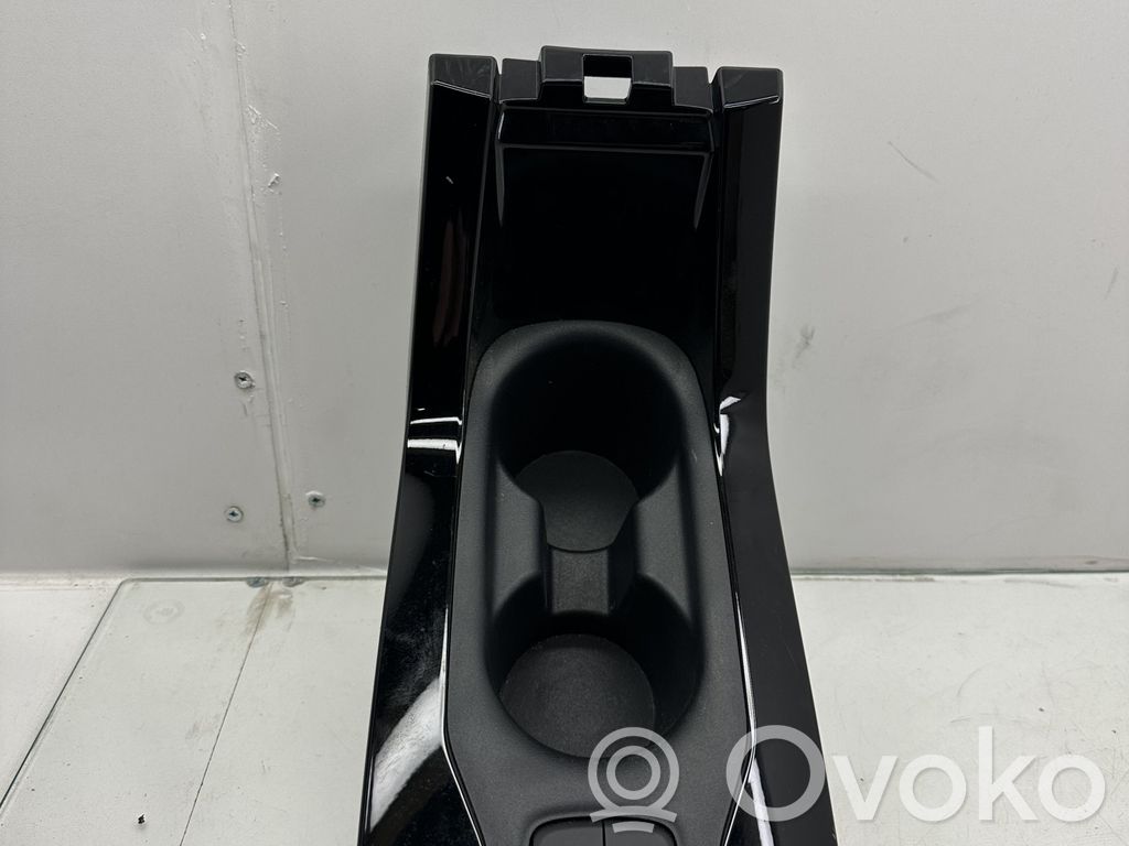 Toyota Corolla E210 E21 Mukiteline edessä 