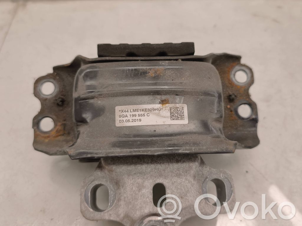 Volkswagen Tiguan Engine mount bracket 
