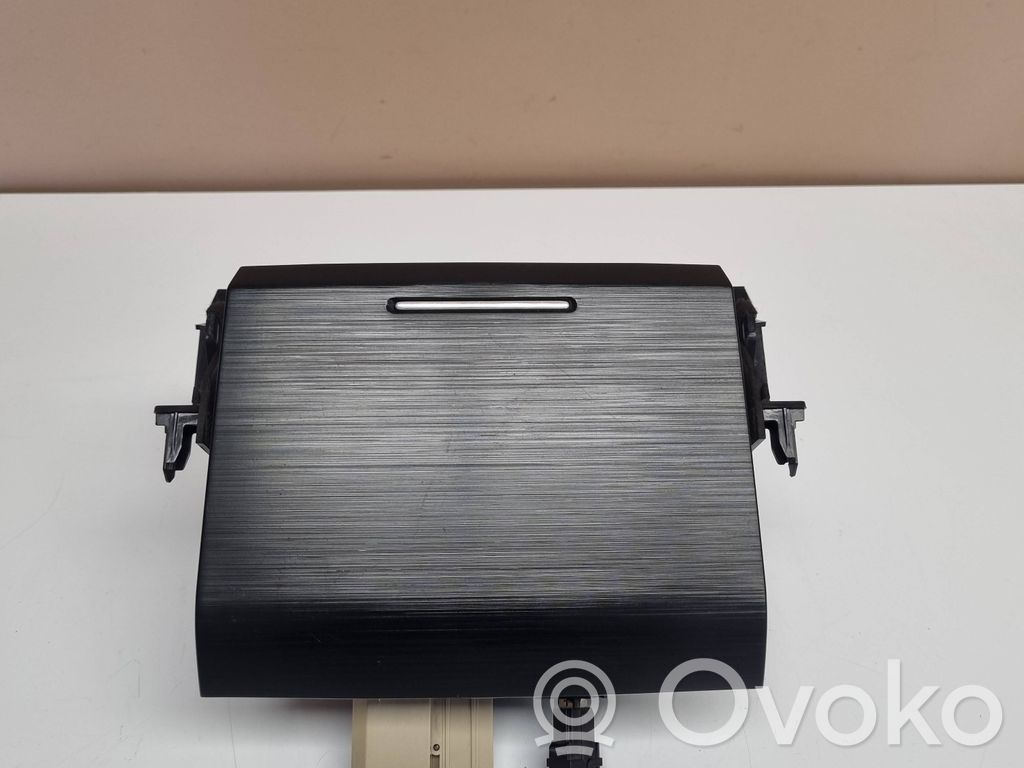 Subaru Outback (BS) Glove box central console 