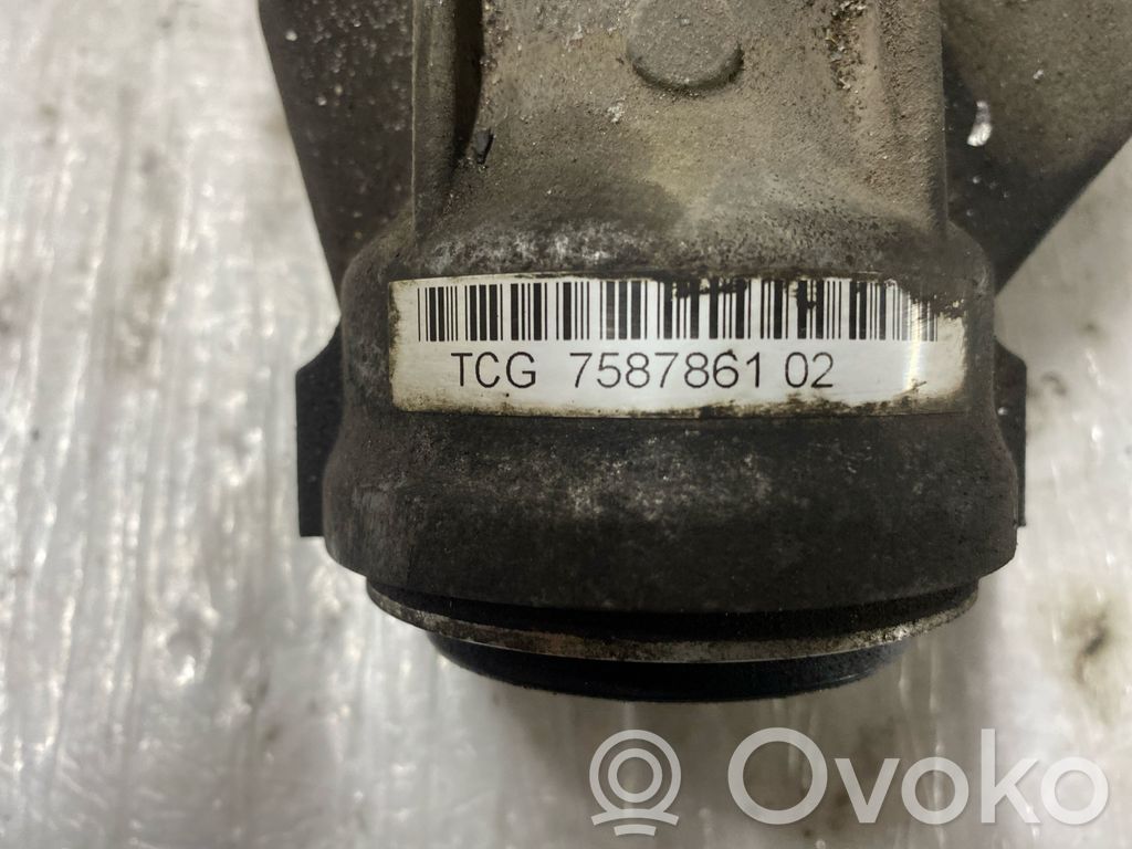 BMW X3 F25 Wspornik / Mocowanie łożyska podpory wału napędowego 