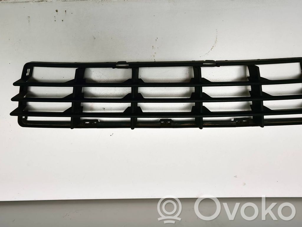 Volvo V50 Front bumper lower grill 