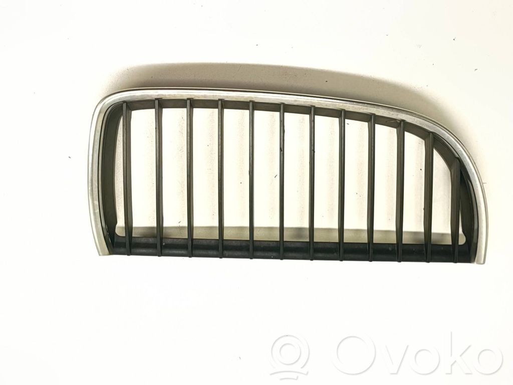 BMW 3 E90 E91 Grotelės priekinės 