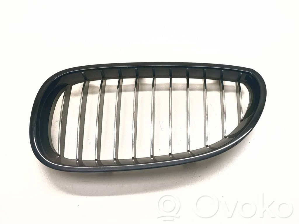 BMW 5 E60 E61 Grotelės viršutinės 
