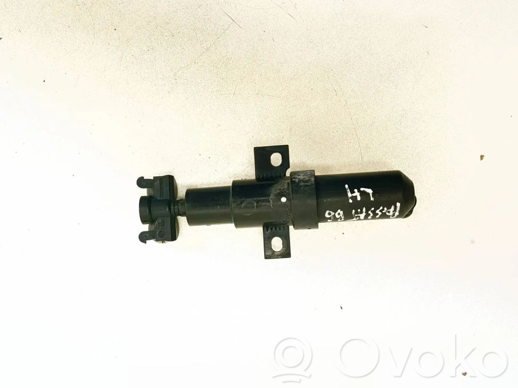 Volkswagen PASSAT B6 Dysza spryskiwacza lampy przedniej 