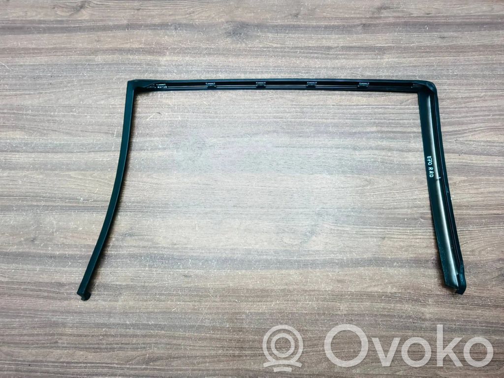 Gumowa uszczelka szyby drzwi tylnych   7146627