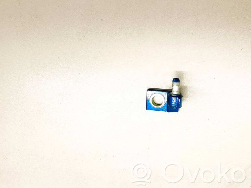 Skoda Fabia Mk4 (6VA) Rear door upper hinge 