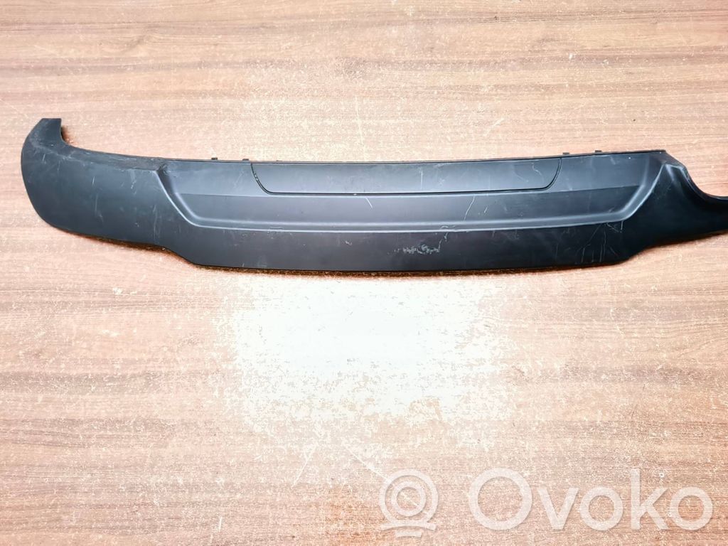 Mercedes-Benz C AMG W204 Moldura inferior del parachoques trasero 
