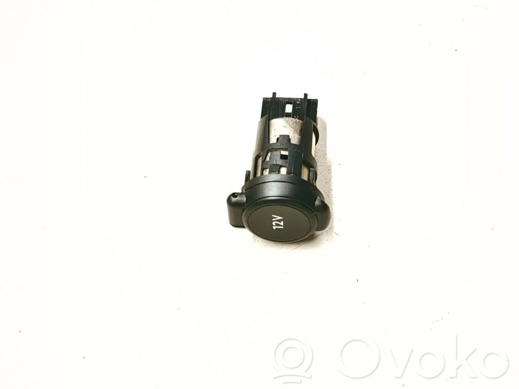 Peugeot 308 12V Steckdose vorne 