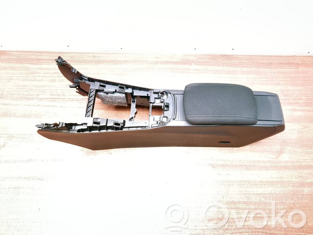 Peugeot 308 Centrālā konsole 