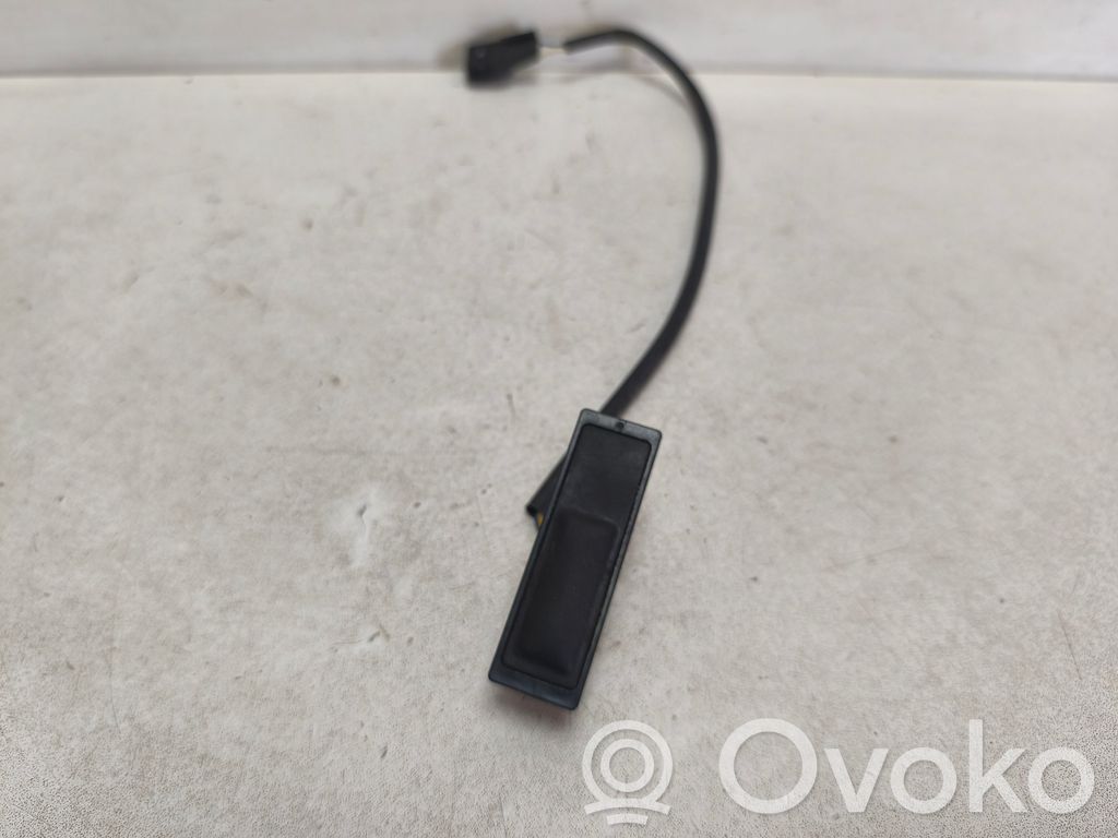 Tailgate opening switch