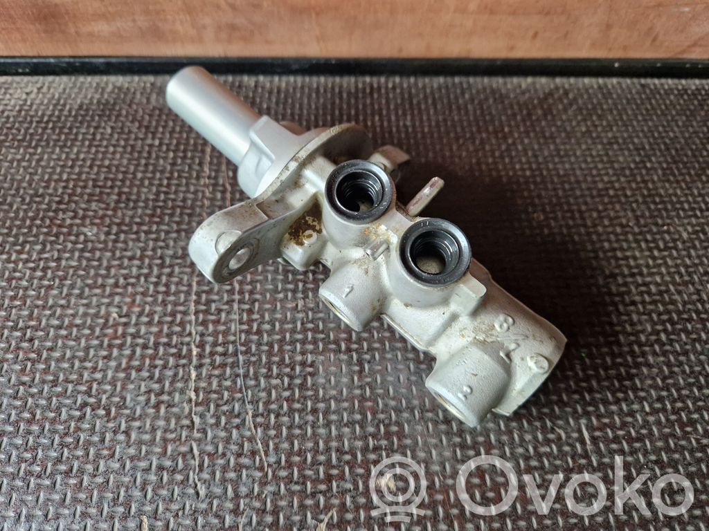 Master brake cylinder