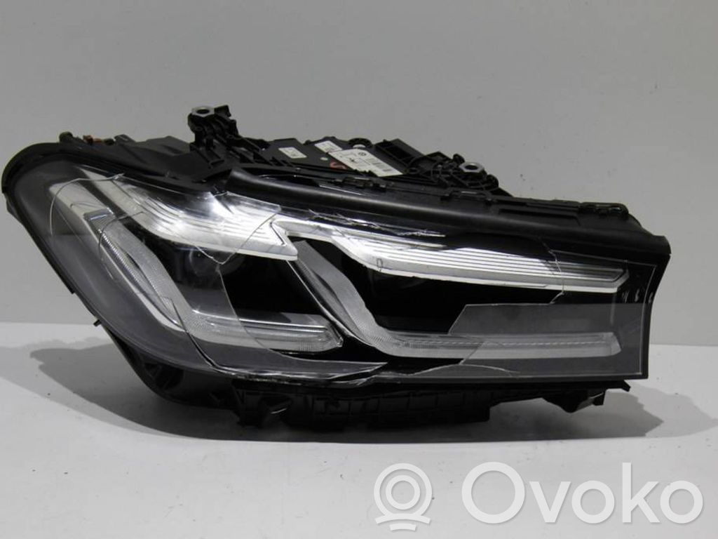 BMW 5 G30 G31 G38 Lampa przednia 